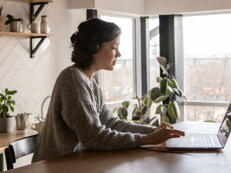 8 Back Health Tips for Working from Home